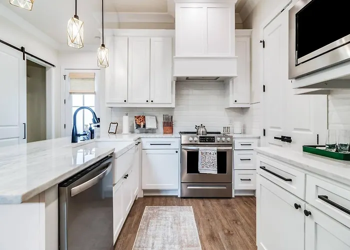Holiday home New Modern With Cajun Flair *
