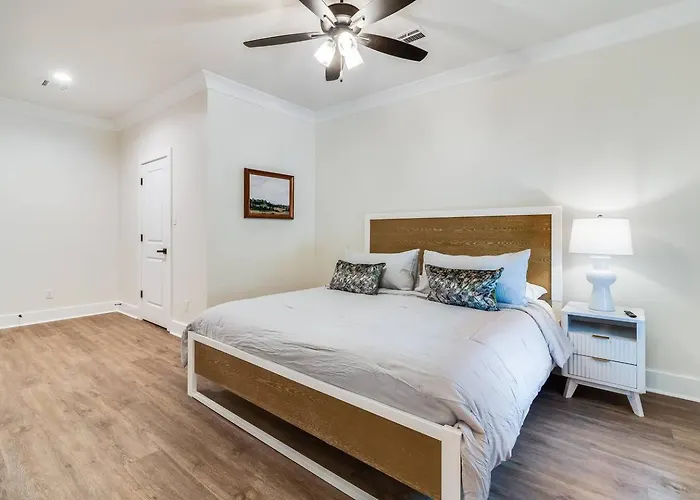 Holiday home New Modern With Cajun Flair