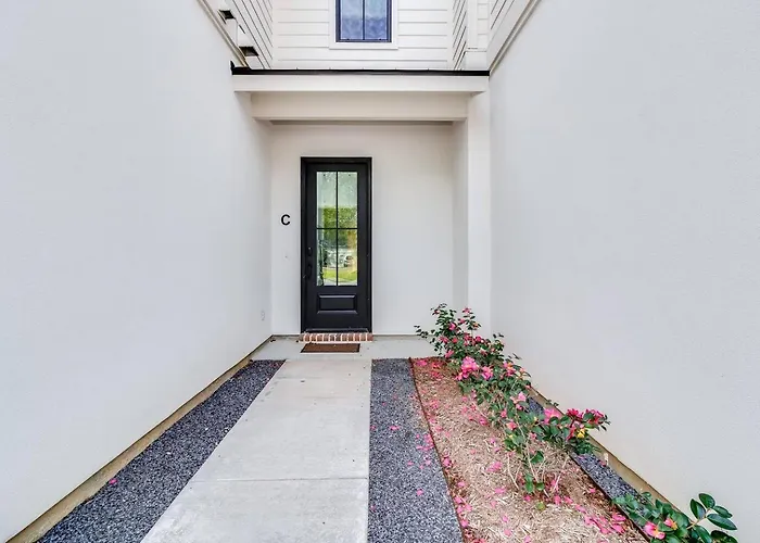 New Modern With Cajun Flair Holiday home Lafayette